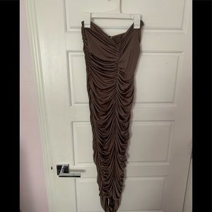 Brown strapless ruched midi dress !